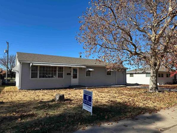 1815 Cottonwood Ln, Great Bend, KS 67530