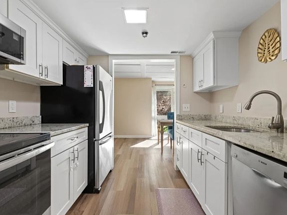 4th image of 368 Great Rd APT 4