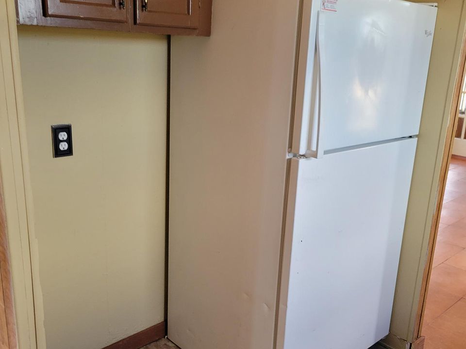Kitchen-Equipped with refrigerator