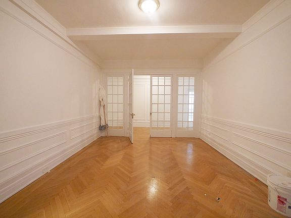 4th image of 420 W End Ave #3