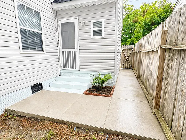 1103 Colonial Ave — Photo 26