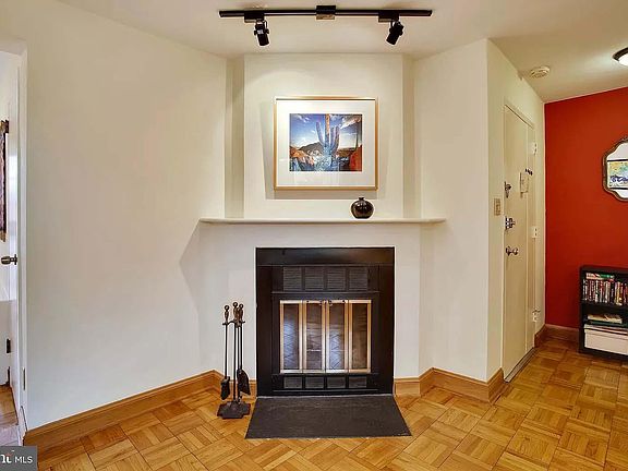 5th image of 2129 19th St N APT 9