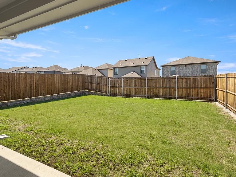 617 McKenna Dr — Photo 9