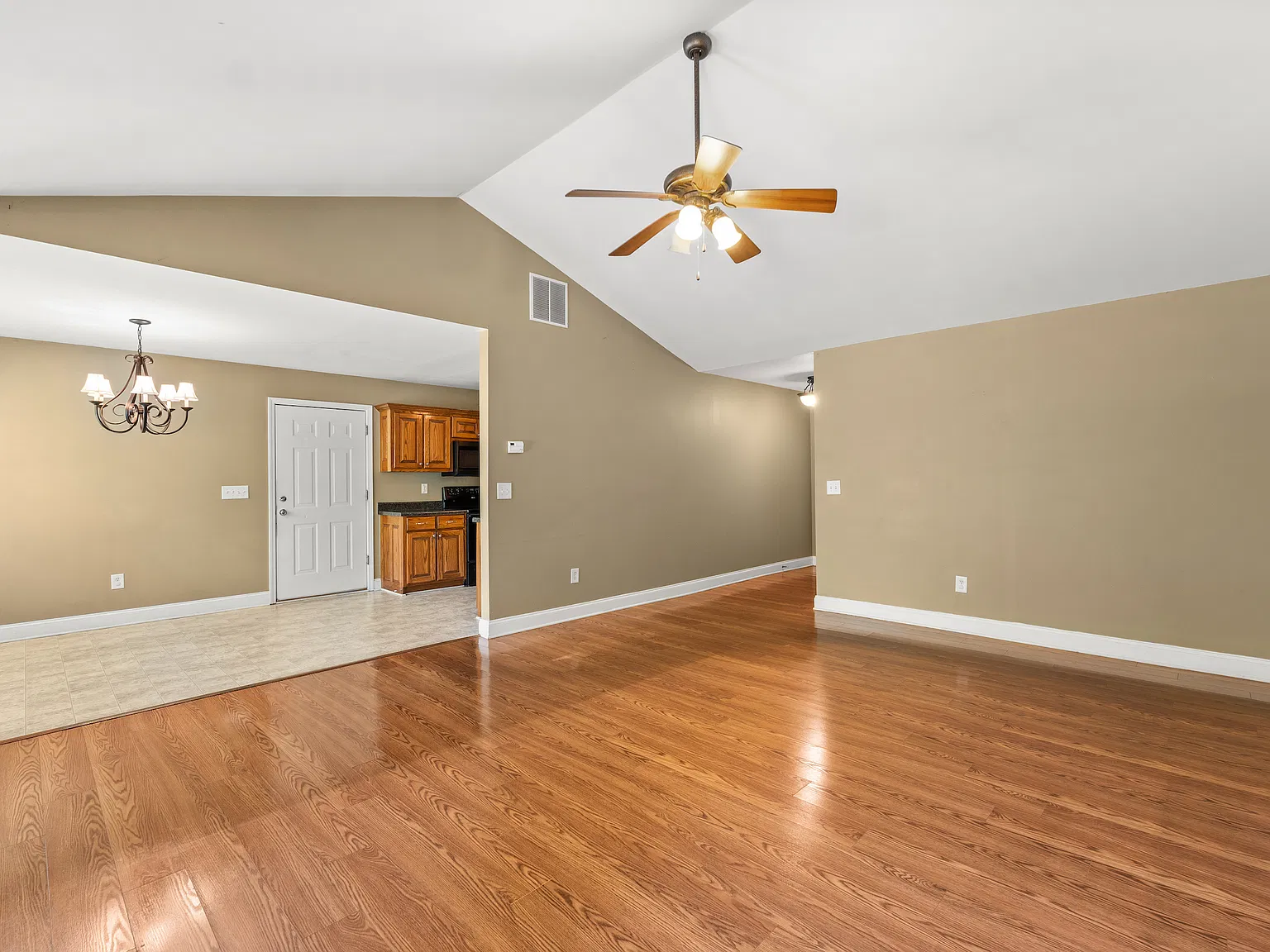 3 bed, 1479 sqft, $2,400 — Photo 4
