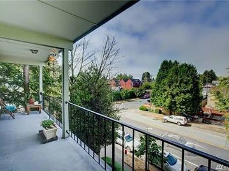 5956 Fauntleroy Way SW — Photo 16