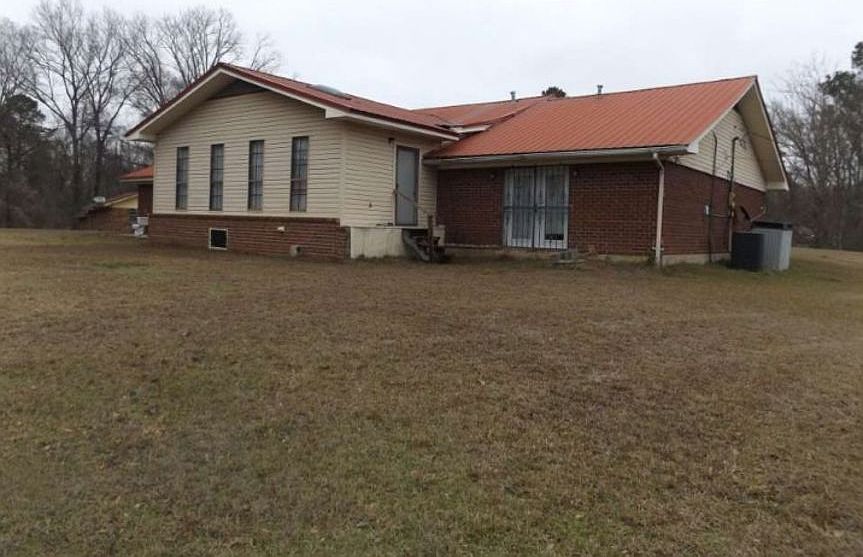 2nd image of 1052 Magnolia Ln