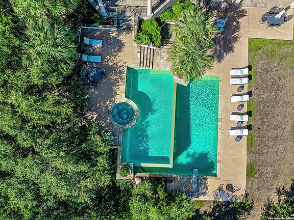 5th image of 48 Vineyard Dr