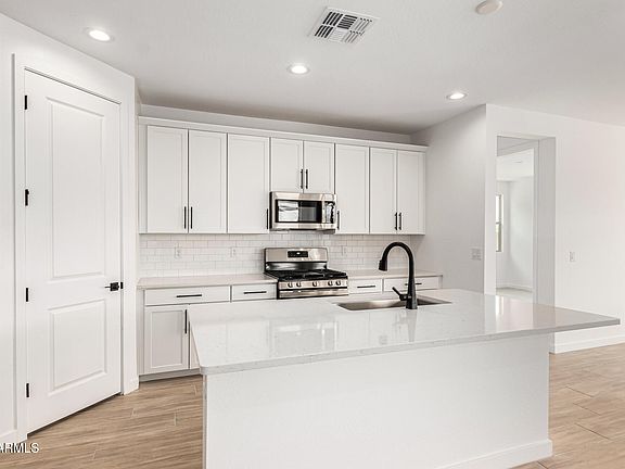 3rd image of 16974 W WINSTON Drive