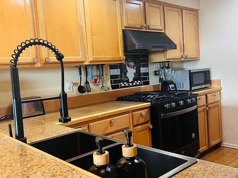 2312 W Boston St #301 — Photo 7