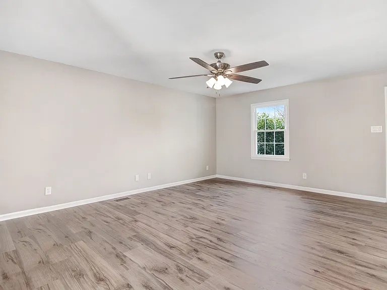 303 Wanda Dr — Photo 10