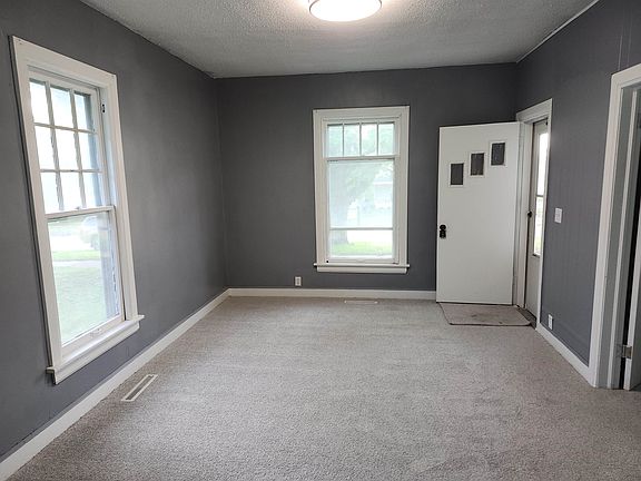 2nd image of 425 S Emporia St