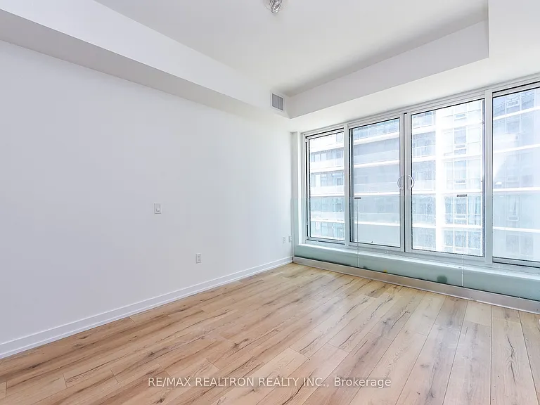 1195 The Queensway W #513 — Photo 23