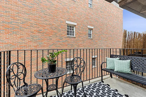 Sold by Garfield Realty  | media 8