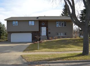 205 22nd Ave NE, Aberdeen, SD 57401