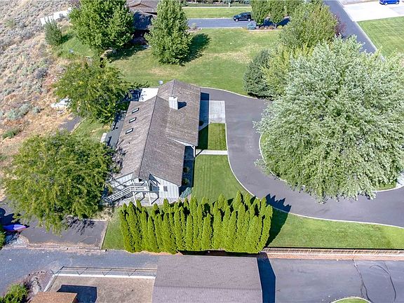 3rd image of 4844 Bluff Dr NE