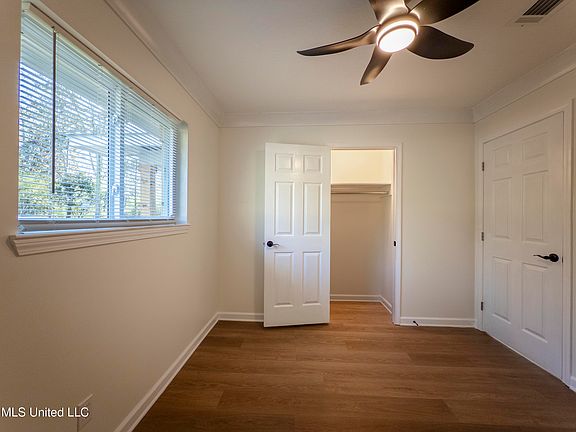 5th image of 622 11th Ave NW