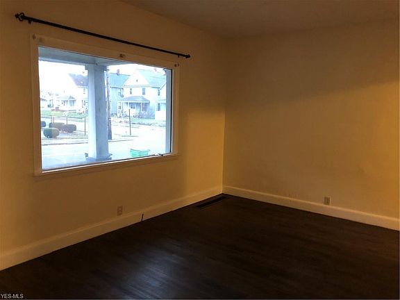 5th image of 647 Hopocan Ave
