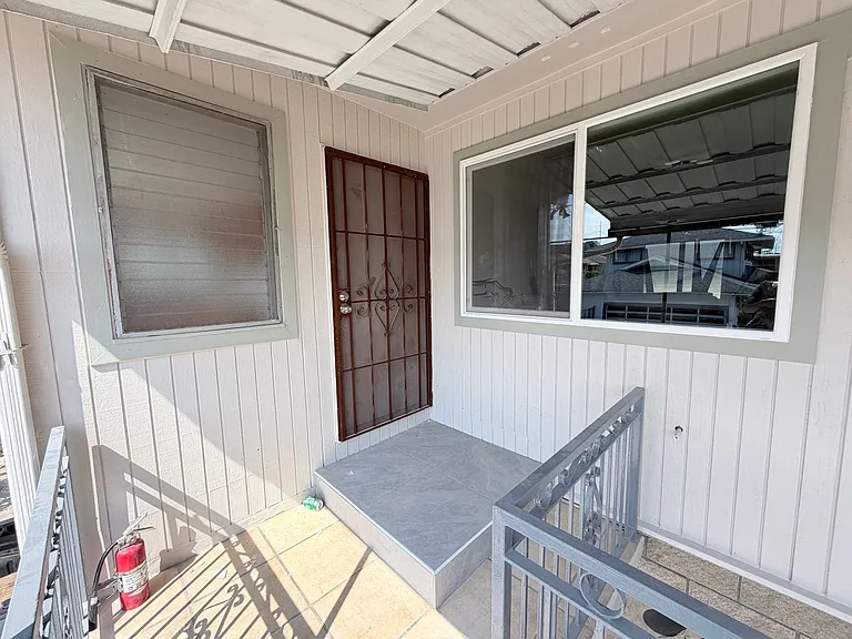 2210 N School St — Photo 8