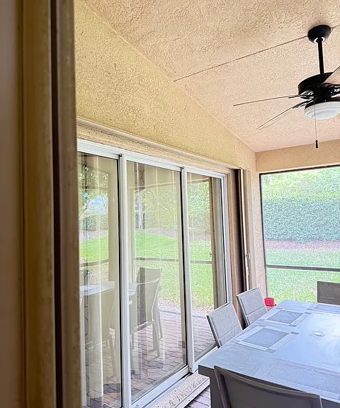 Screened in Lanai eating area