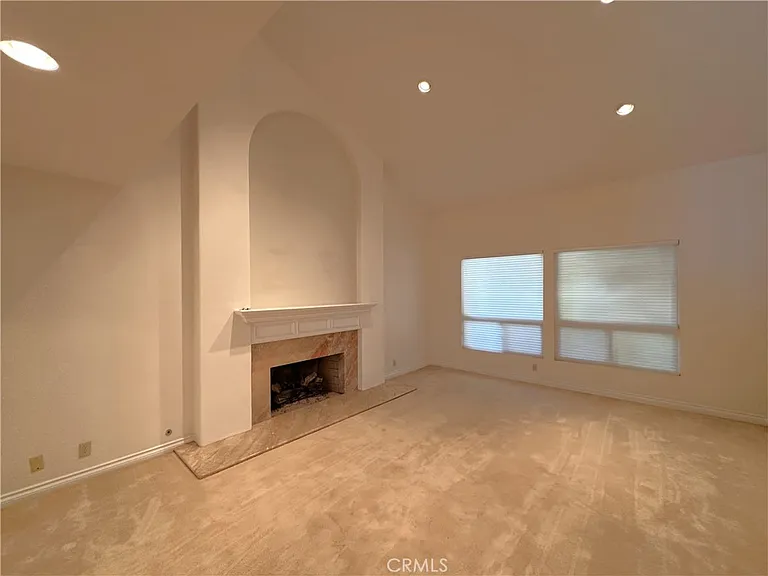 26543 Academy Dr — Photo 8
