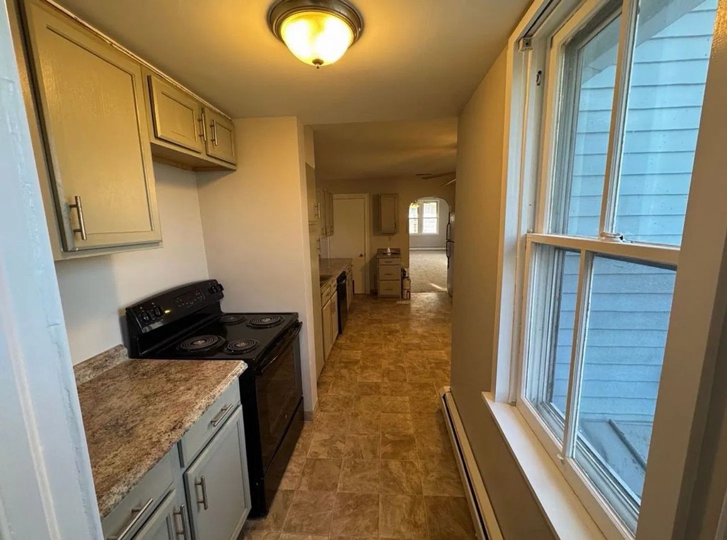 Wonderful split 3 bedroom Northampton — Photo 3