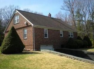 416 Twin Lakes Rd, Shohola, PA 18458