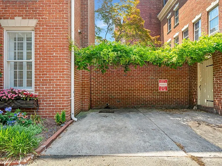 303 S Union St — Photo 62