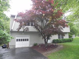 34 Ridge Rd, Oak Ridge, NJ 07438