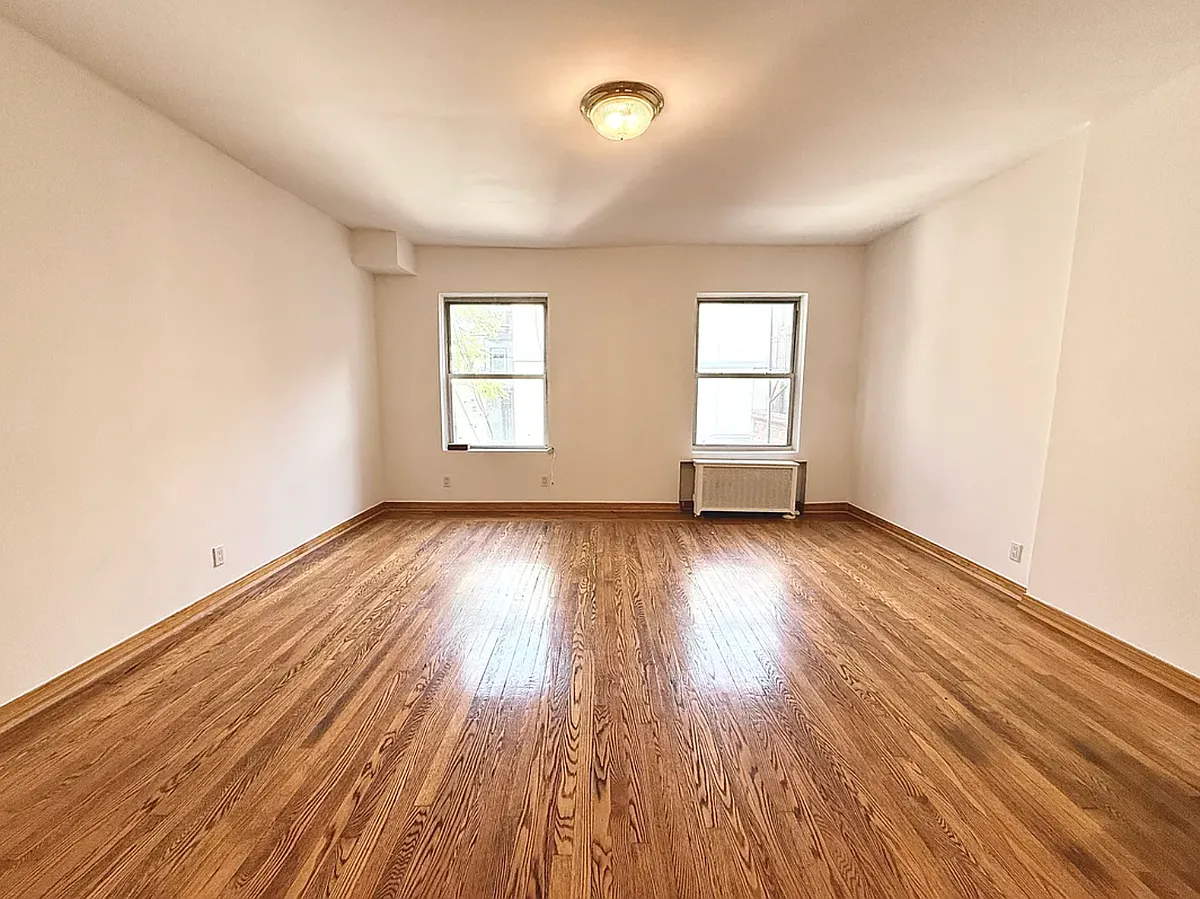 Building Photo - 21 E 62nd St #4B