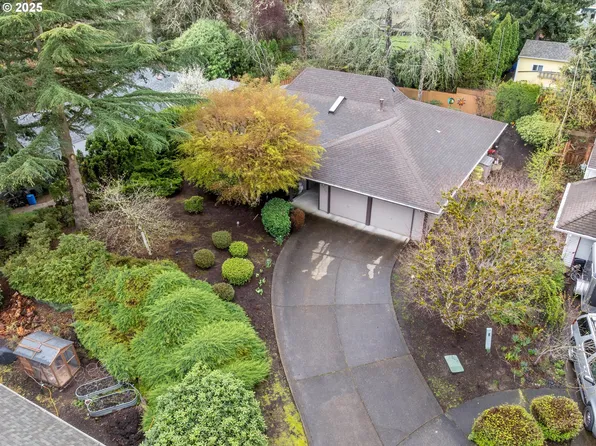 8575 SW Bridletrail Ave, Beaverton, OR 97008