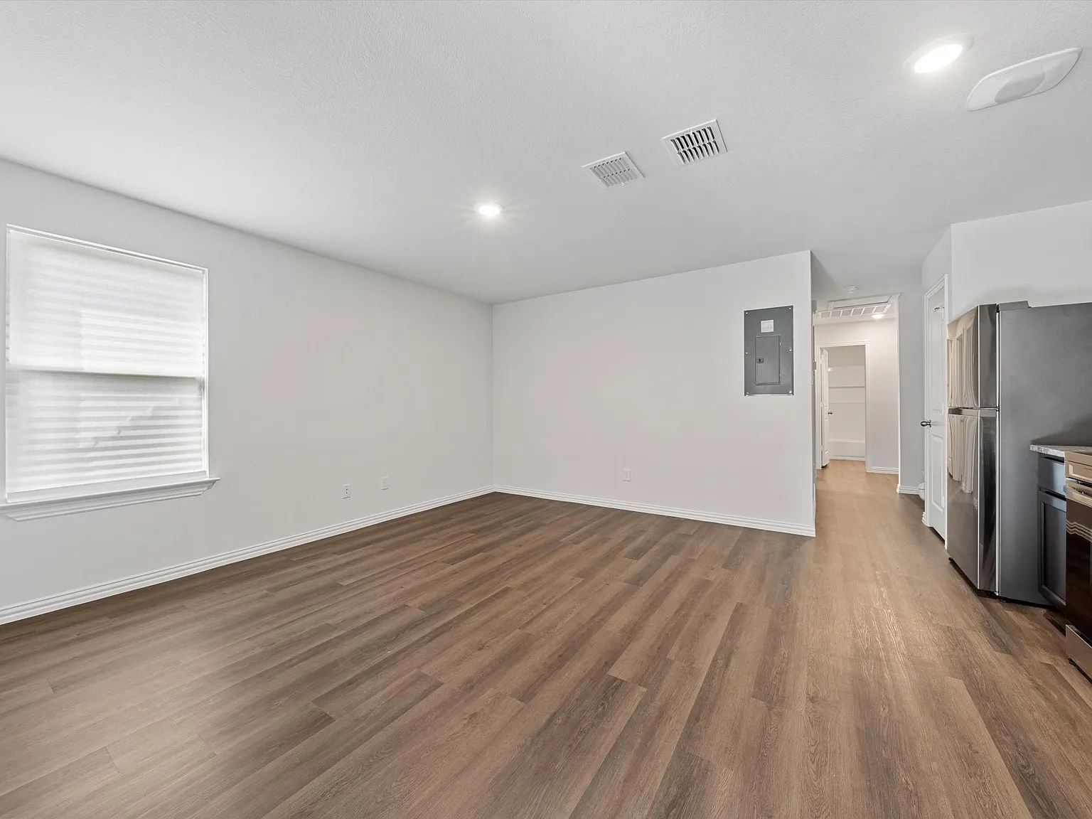 3 bed, 872 sqft, $1,450 — Photo 3