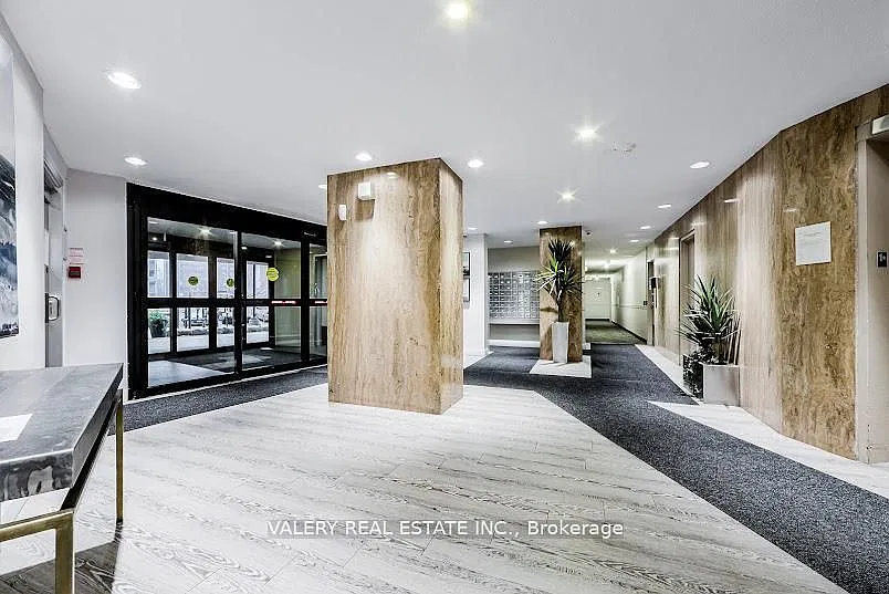 3 bed, $2,636 — Photo 2