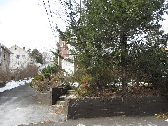3rd image of 45 Roosevelt Ave