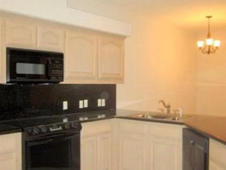 133 E Yucca Ave — Photo 6