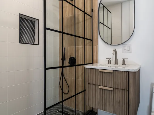 319 Vanbrunt Street image 6 of 7