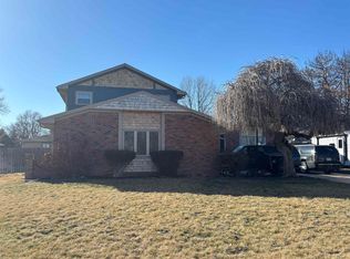 707 Shoreside Cv, Hastings, NE 68901