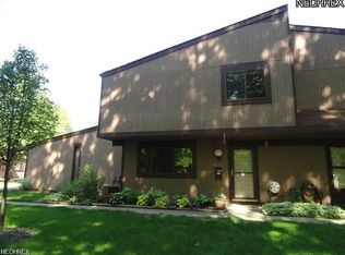 26727 Lake Of The Falls Blvd, Olmsted Falls, OH 44138