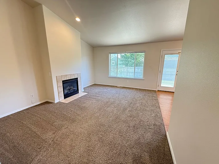 608 W 16th Ave — Photo 3
