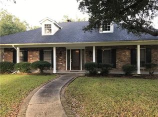 202 Ollie Dr, Belle Chasse, LA 70037