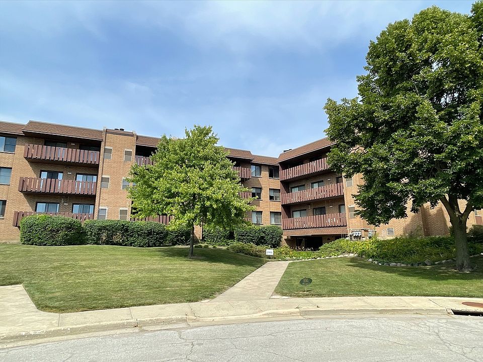 1st image of 1655 Lake Cook Rd APT 343