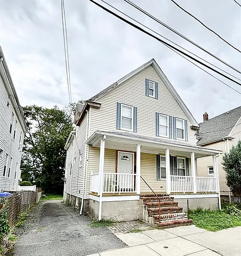 64 Paris St Photo 1