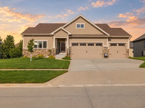 1813 NW Sunset Ln, Grimes, IA 50111