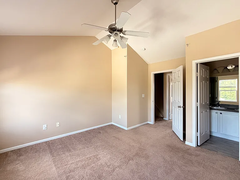 1020 Hartford Village Blvd — Photo 6
