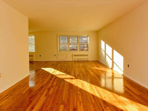 1 Balint Dr Yonkers NY 10710-large-002-Living Room-1500x815-72dpi