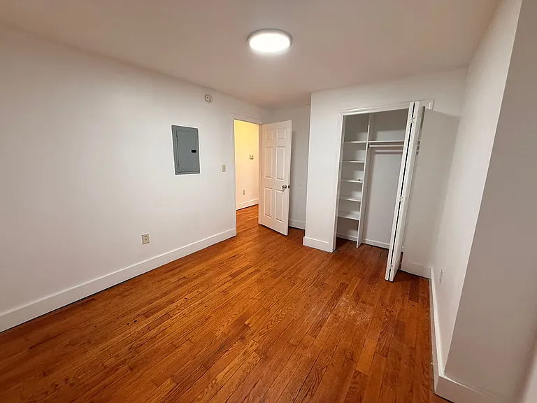 31 Pearsall Ave #1E — Photo 4