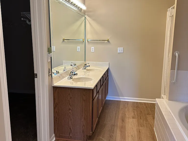 3944 Winthrop Dr — Photo 21