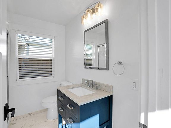 5th image of 40 Iris Ln