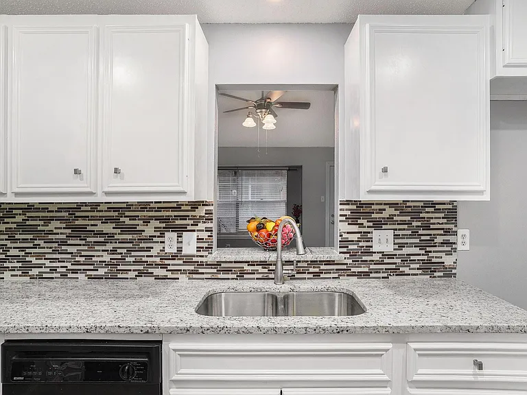 17306 Fife Ln — Photo 6