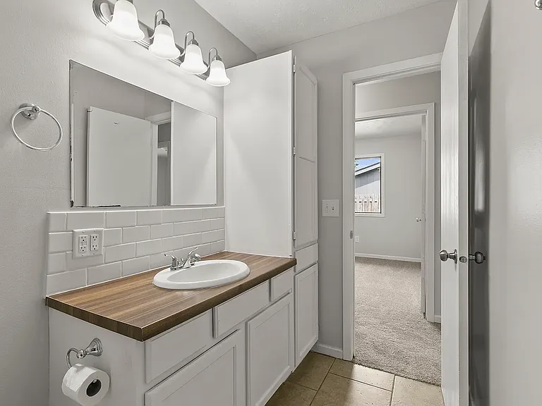 721 S 18th St — Photo 15
