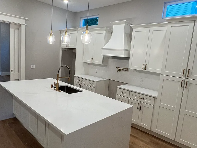 825 E Duffy St — Photo 3